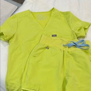 Figs Neon Yellow Scrub Set